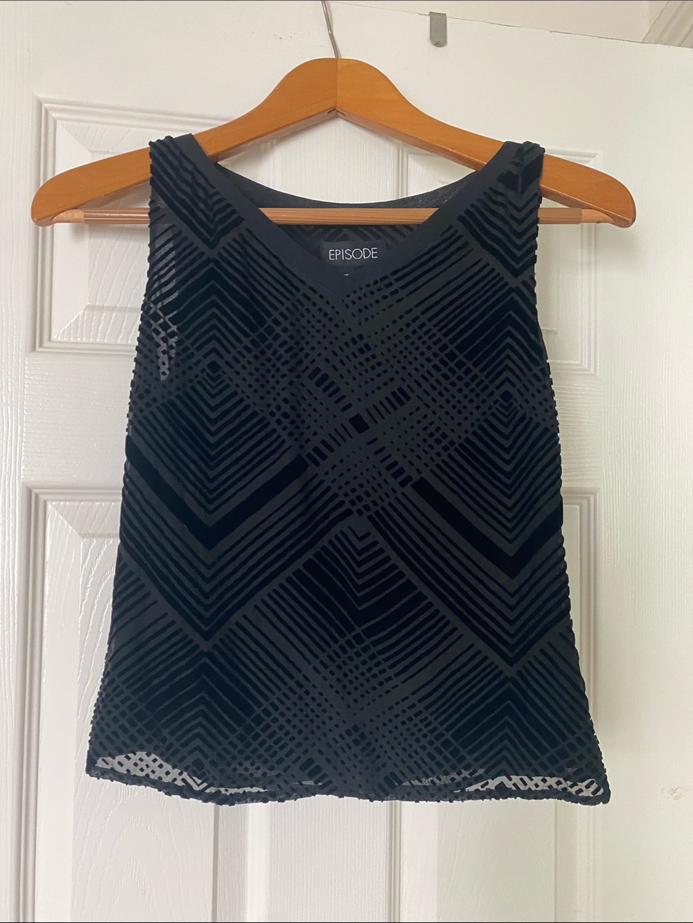 Episode Black Velvet-Texture V-Neck Sleeveless Camisole